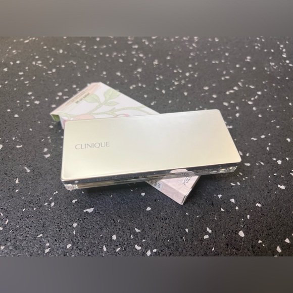 CLINIQUE | All About Shadow Quad in Safari - Picture 11 of 13